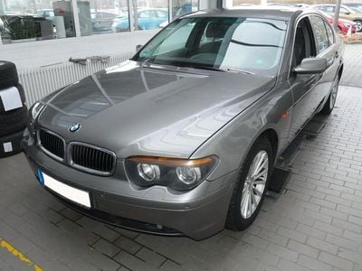Usado BMW 745 Sport Line 333 HP (244 kW) 2004 Cinzento Sedan