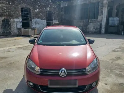 Gebraucht VW Golf VI 105 PS (77 kW) 2011 Rot Kleinwagen
