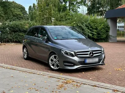 Gebraucht Mercedes B180 Urban 109 PS (80 kW) 2015 Grau Van / Kleinbus