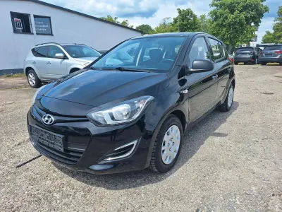 Gebraucht Hyundai i20 Edition 86 PS (63 kW) 2014 Schwarz Kleinwagen