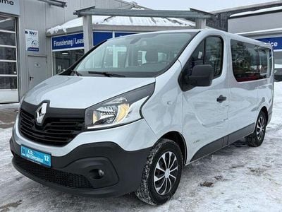 Silber Gebraucht 2015 Renault Trafic Expression Van / Kleinbus | 14.490 € (Fairer Preis)