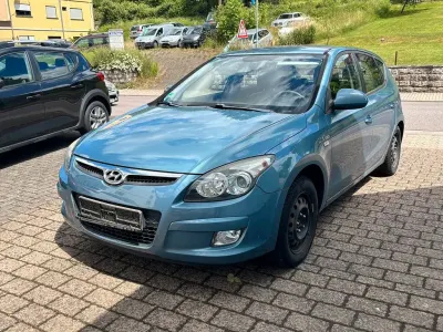 Gebraucht Hyundai i30 Edition 90 PS (66 kW) 2011 Limousine