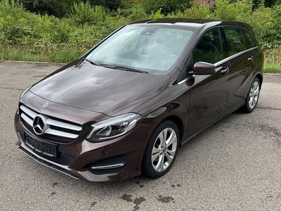 Gebraucht Mercedes B200 Style 136 PS (100 kW) 2018 Braun Van / Kleinbus