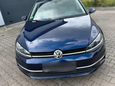 Gebraucht VW Golf VII Comfortline 110 PS (80 kW) 2018 Blau Kombi