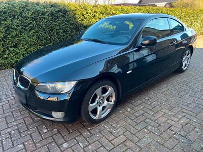 Gebraucht BMW 320 177 PS (130 kW) 2009 Schwarz Coupé