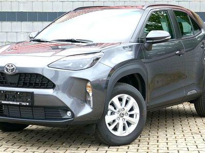 Neu Toyota Yaris Hybrid Active 92 PS (67 kW) 2025 Grau Limousine