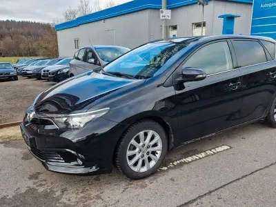 Gebraucht Toyota Auris Design 116 PS (85 kW) 2015 Schwarz Limousine