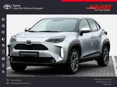 Gebraucht Toyota Yaris Elegant 116 PS (85 kW) 2021 Shimmering silver metallic Kleinwagen