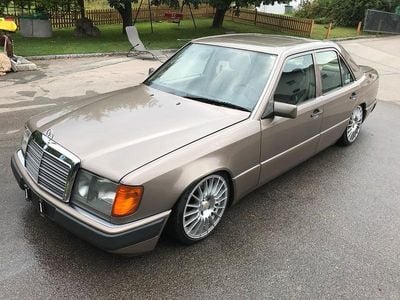 Gebraucht Mercedes 200 75 PS (55 kW) 1991 Limousine