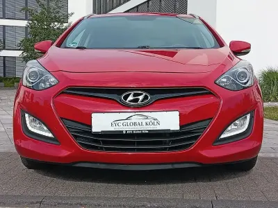 Gebraucht Hyundai i30 Classic 90 PS (66 kW) 2014 Rot Kombi