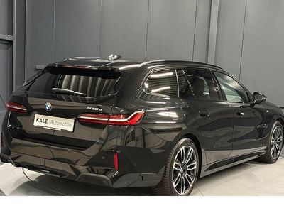 Gebraucht BMW 520 M Sport 197 PS (144 kW) 2024 Black sapphire metallic Kombi