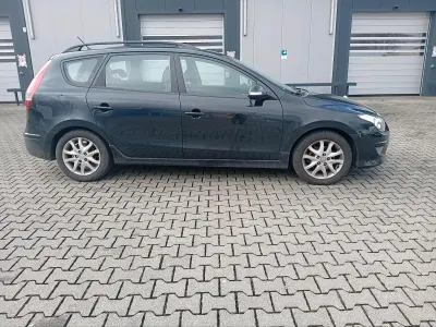 Gebraucht Hyundai i30 Edition 90 PS (66 kW) 2011 Schwarz Kombi