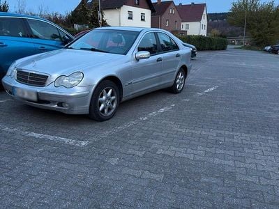 Second-hand Mercedes C220 143 CP (105 kW) 2001 Argintiu Berlinǎ