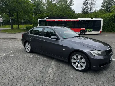 Gebraucht BMW 325 197 PS (144 kW) 2007 Grau Limousine