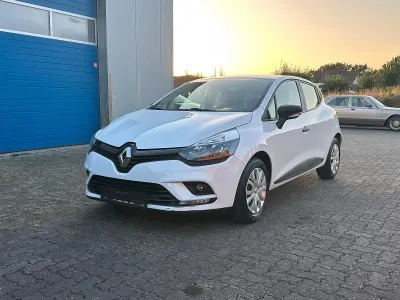 Gebraucht Renault Clio 73 PS (53 kW) 2018 Weiß Kleinwagen