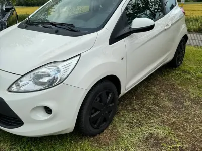 Gebraucht Ford Ka Titanium 69 PS (50 kW) 2012 Weiß Kleinwagen