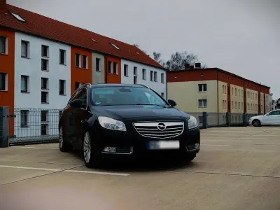 Gebraucht Opel Insignia 130 PS (95 kW) 2011 Schwarz Kombi