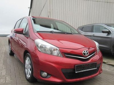 Gebraucht Toyota Yaris Life 99 PS (72 kW) 2013 Rot Kleinwagen