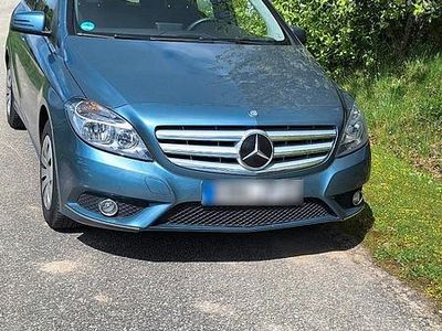 Usata Mercedes B180 122 CV (89 kW) 2014 Blu Monovolume