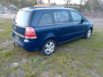 Second-hand Opel Zafira Family 140 CP (102 kW) 2011 Albastru Monovolum