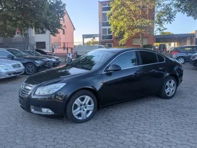 Gebraucht Opel Insignia 131 PS (96 kW) 2011 Schwarz Limousine