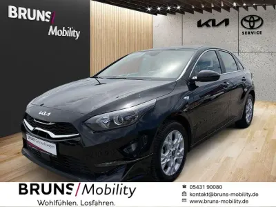Gebraucht Kia Ceed Comfort 140 PS (102 kW) 2025 Schwarz Kleinwagen