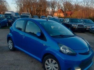 Gebraucht Toyota Aygo 68 PS (50 kW) 2014 Blau Kleinwagen