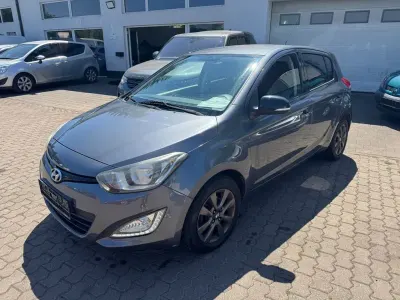 Gebraucht Hyundai i20 86 PS (63 kW) 2014 Grau Kleinwagen