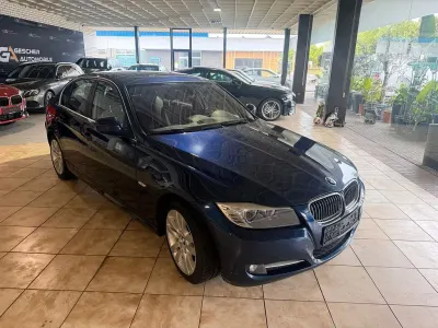 Gebraucht BMW 320 Comfort Edition 184 PS (135 kW) 2011 Blau Limousine