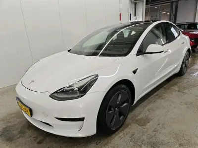 Gebraucht Tesla Model 3 Standard Range 225 kW (306 PS) 2021 Weiß Limousine
