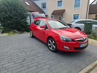 Gebraucht Opel Astra Sport 140 PS (102 kW) 2010 Rot Limousine