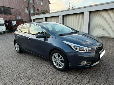 Gebraucht Kia Ceed Vision 128 PS (94 kW) 2012 Grau Kleinwagen