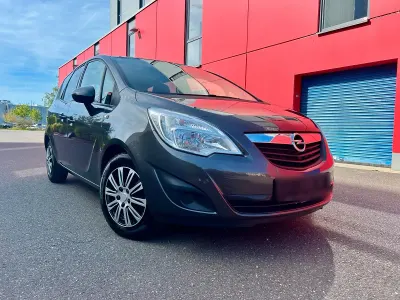 Begagnad Opel Meriva 101 HK (74 kW) 2010 Grå Minibuss