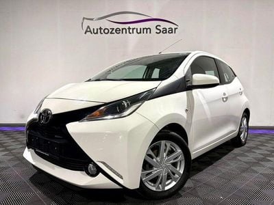 Gebraucht Toyota Aygo X-play 69 PS (50 kW) 2015 Weiß Kleinwagen