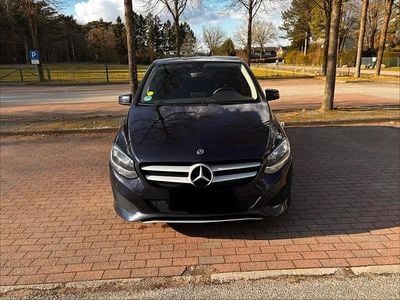 Gebraucht Mercedes B220 177 PS (130 kW) 2017 Blau Van / Kleinbus