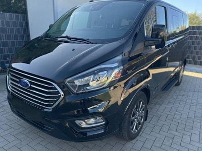Gebraucht Ford Tourneo Titanium 185 PS (136 kW) 2022 Schwarz metallic Van / Kleinbus