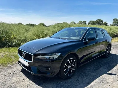 Gebraucht Volvo V60 Momentum 197 PS (144 kW) 2021 Schwarz Kombi