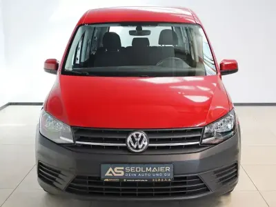 Gebraucht VW Caddy Trendline 75 PS (55 kW) 2019 Rot Van / Kleinbus