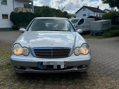 Second-hand Mercedes C200