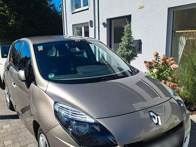 Beige Gebraucht 2011 Renault Scénic III Dynamique Van / Kleinbus | 6.700 € (Etwas zu teuer)