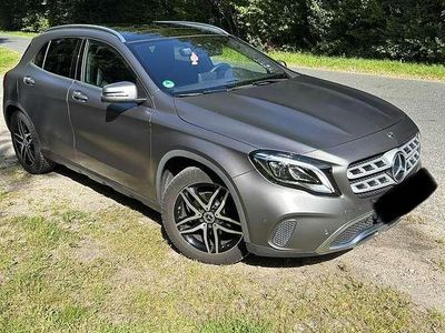 Usata Mercedes GLA200 Urban 156 CV (114 kW) 2017 Grigio SUV