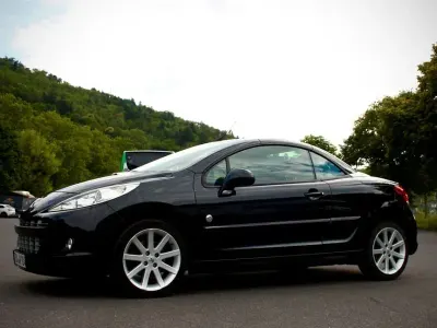 Gebraucht Peugeot 207 CC Roland Garros 120 PS (88 kW) 2012 Schwarz Cabrio