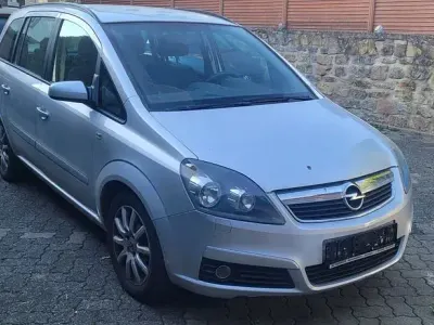 Usata Opel Zafira 140 CV (102 kW) 2007 Argento Monovolume