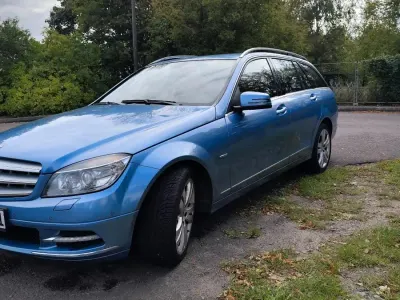 Gebraucht Mercedes C220 Avantgarde 170 PS (125 kW) 2010 Blau Kombi