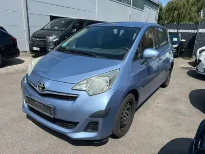 Gebraucht Toyota Verso-S Cool 99 PS (72 kW) 2011 Blau Van / Kleinbus
