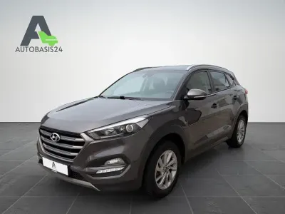 Gebraucht Hyundai Tucson Intro Edition 132 PS (97 kW) 2016 Grau SUV