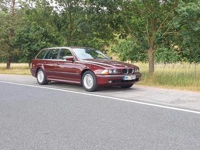 Rot Gebraucht 1999 BMW 520 Kombi | 8.690 €