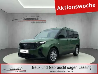 Gebraucht Ford Tourneo Courier Titanium 125 PS (91 kW) 2025 Bursting green Van / Kleinbus