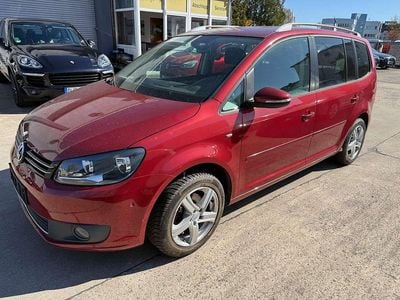 Gebraucht VW Touran Cup 105 PS (77 kW) 2014 Wild cherry red metallic Van / Kleinbus