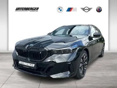 Neu BMW i5 M Sport 289 kW (394 PS) 2026 Black sapphire Kombi